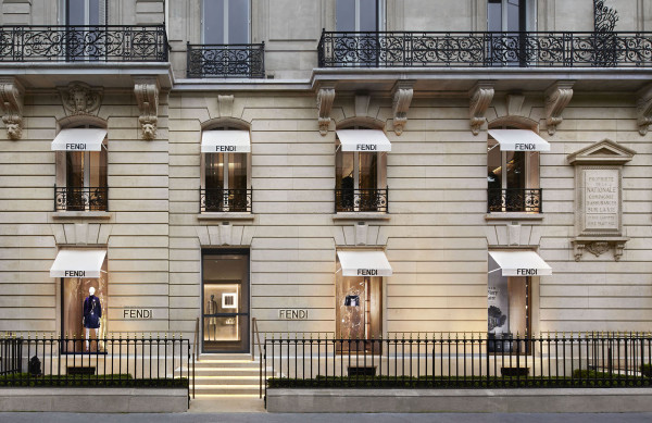 Avenue Montaigne / boutiques de luxe